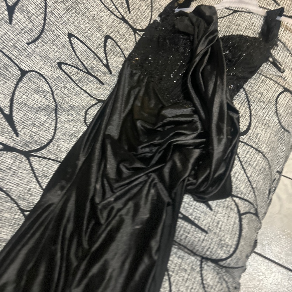 Elegant Black Strapless MODA 2000 Dress with Sequin Details